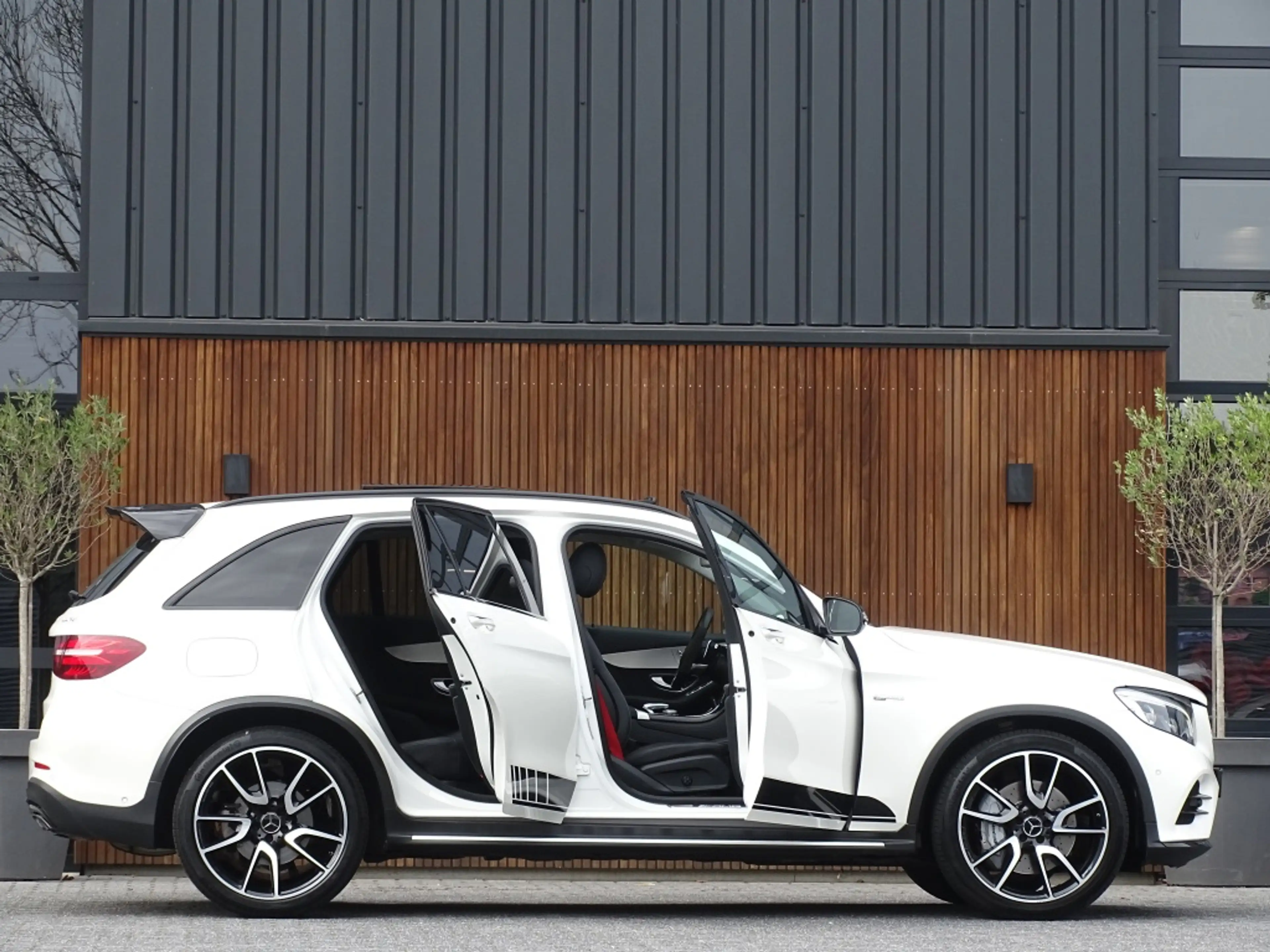 Mercedes-Benz GLC 43 AMG 368PK 4-Matic Edition 1 / pano / Burmester / LED — photo 4