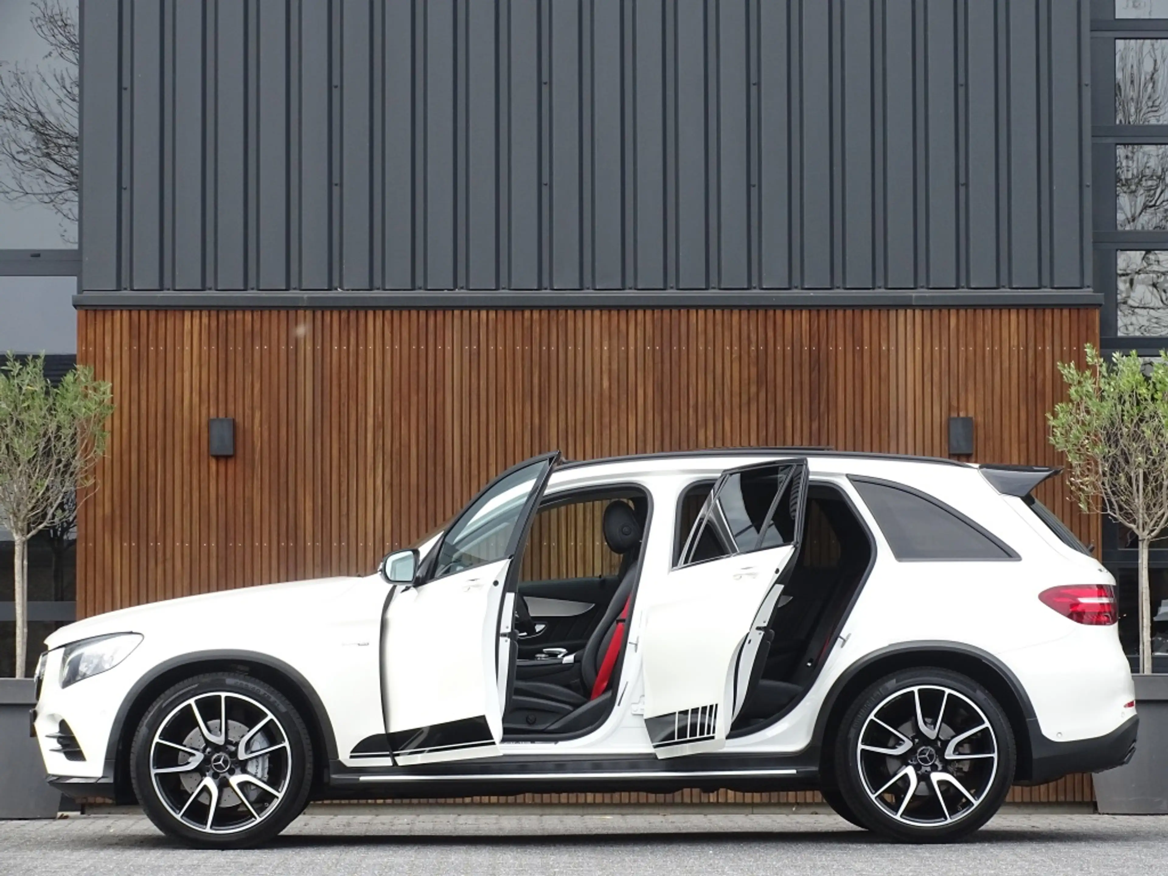 Mercedes-Benz GLC 43 AMG 368PK 4-Matic Edition 1 / pano / Burmester / LED — photo 6