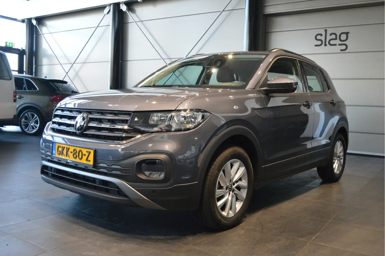 Volkswagen T-Cross 1.0 TSI Life app connect pdc clima 16 inch 111 pk Grigio - 2