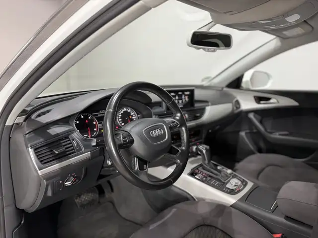 Audi A6 view 6