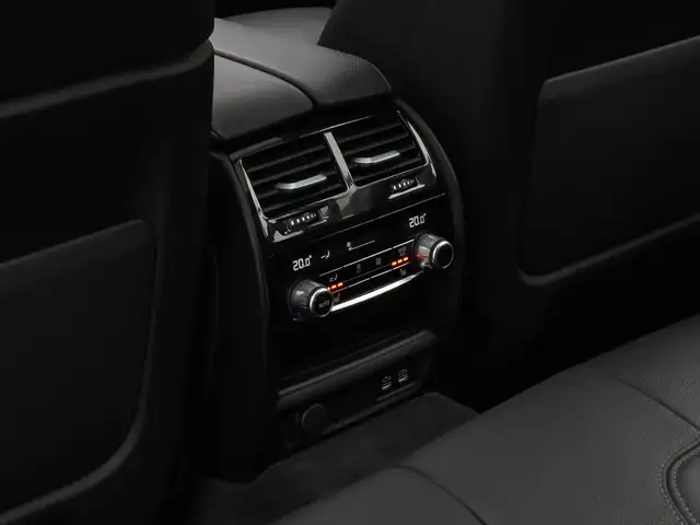 BMW 5 Series view 28