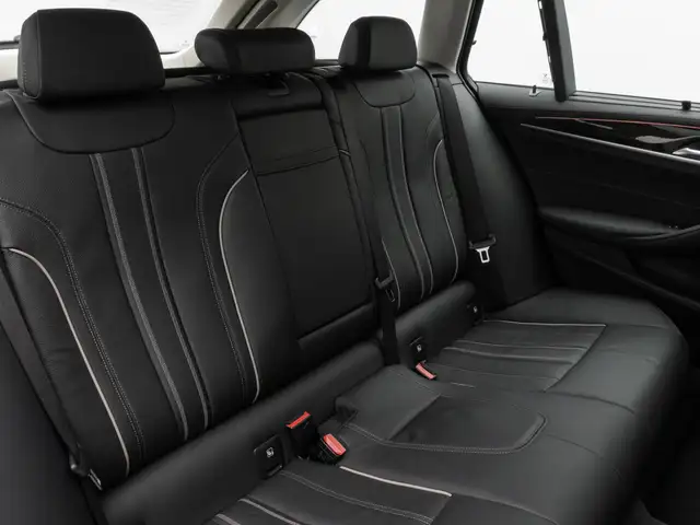 BMW 5 Series view 30