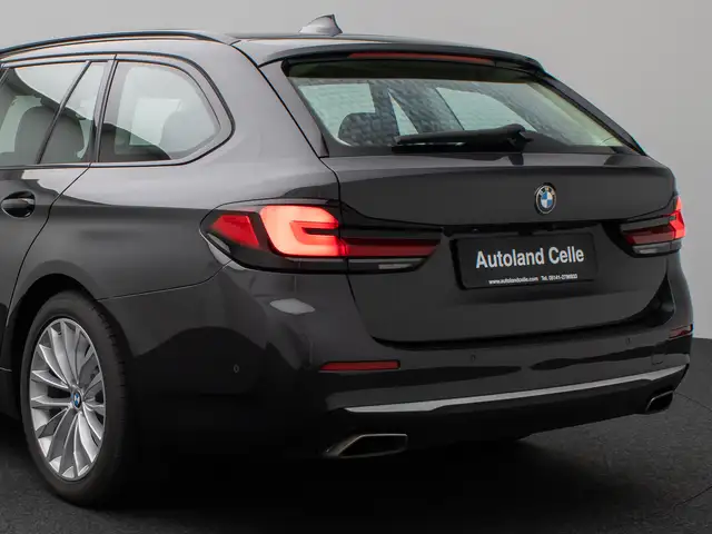 BMW 5 Series view 16