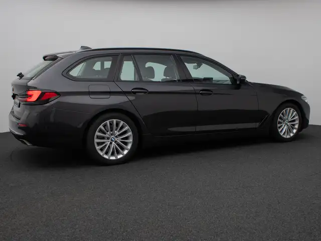 BMW 5 Series view 6