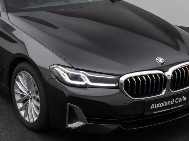 BMW 5 Series view 19