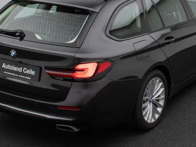 BMW 5 Series view 17