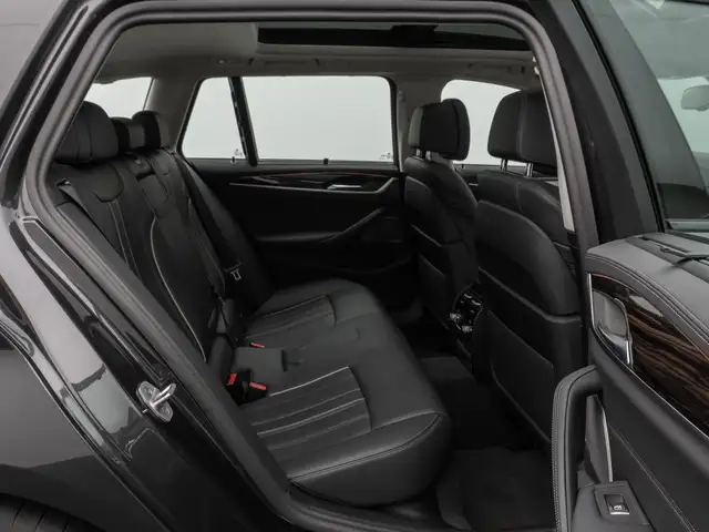 BMW 5 Series view 27