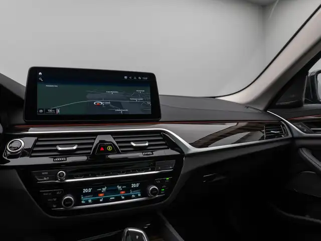 BMW 5 Series view 22