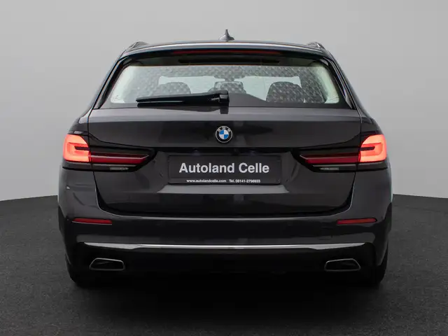 BMW 5 Series view 8