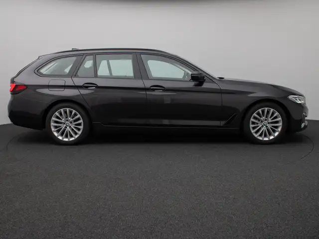 BMW 5 Series view 5