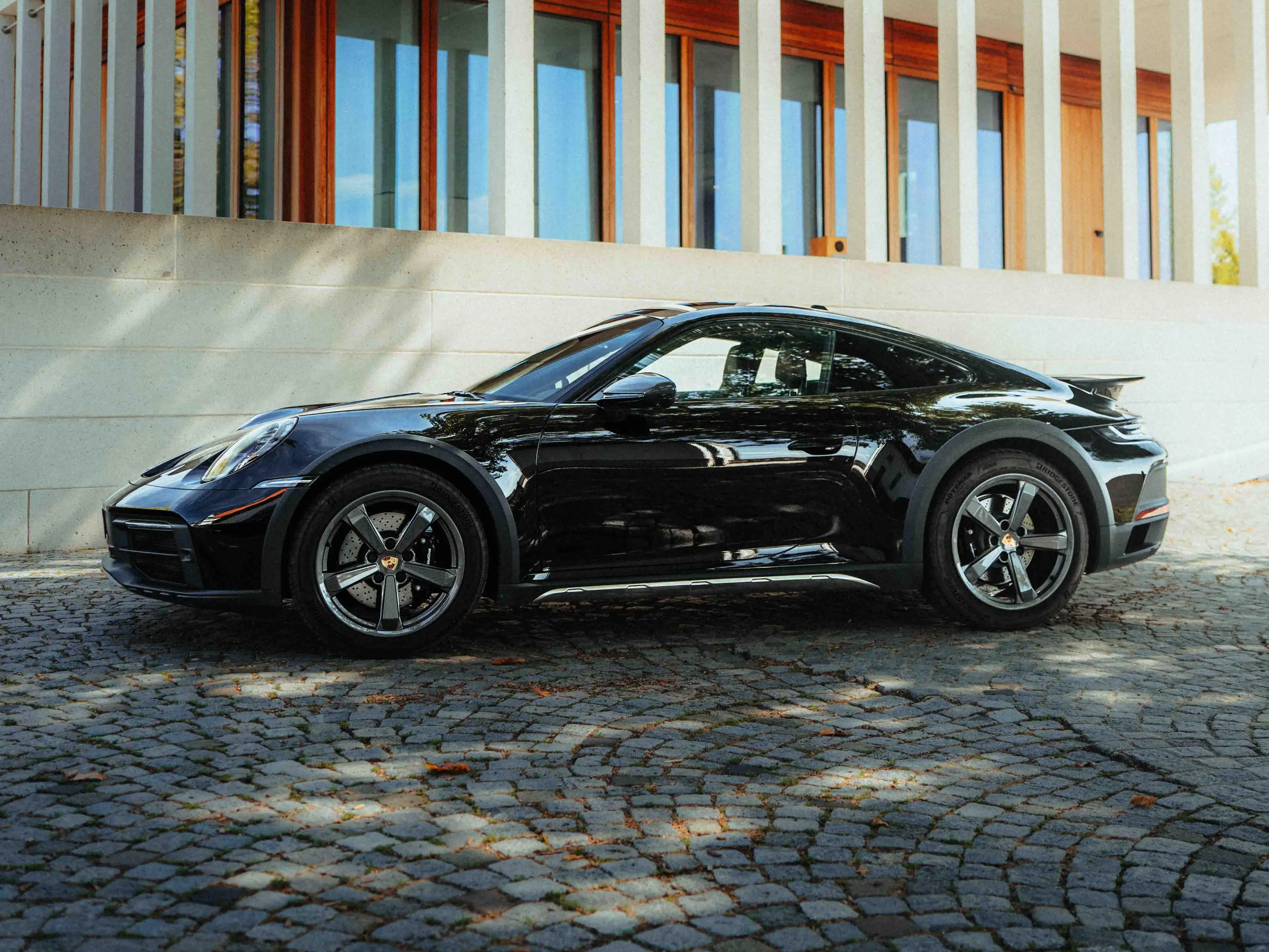 Porsche 992 Dakar - Carbon Roof, Buckets, Tartan Inserts — photo 2