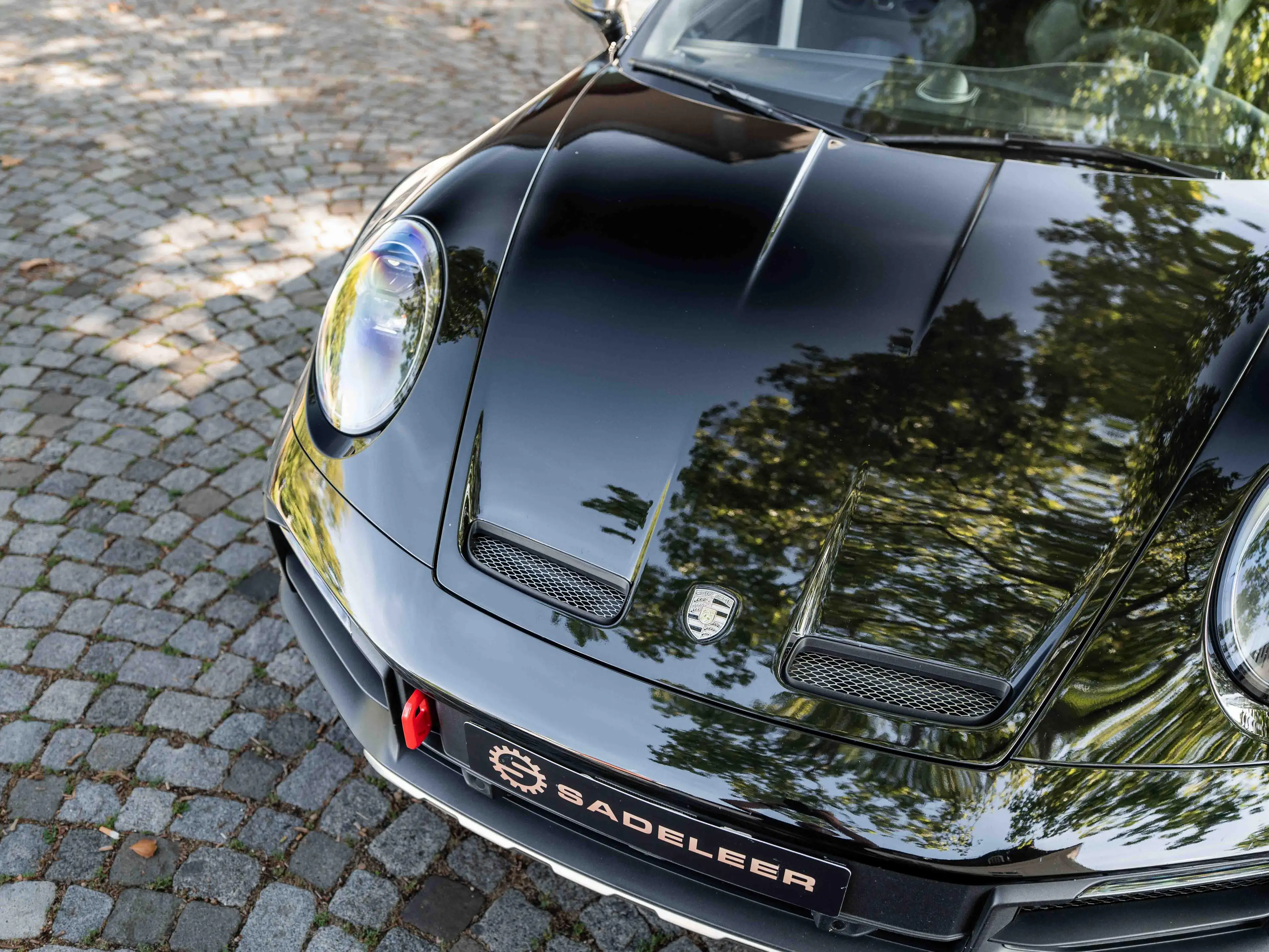 Porsche 992 Dakar - Carbon Roof, Buckets, Tartan Inserts — photo 8