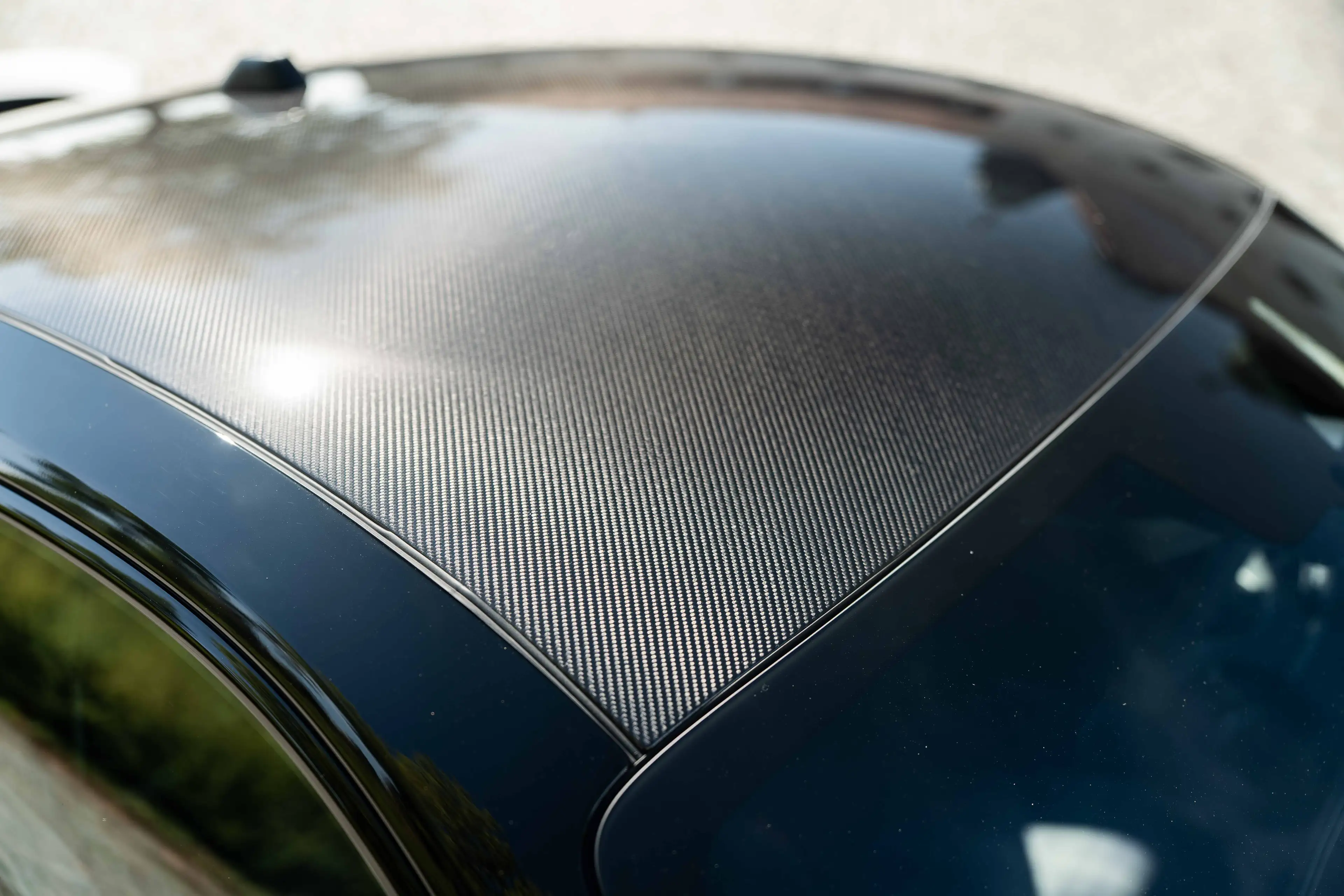Porsche 992 Dakar - Carbon Roof, Buckets, Tartan Inserts — photo 10