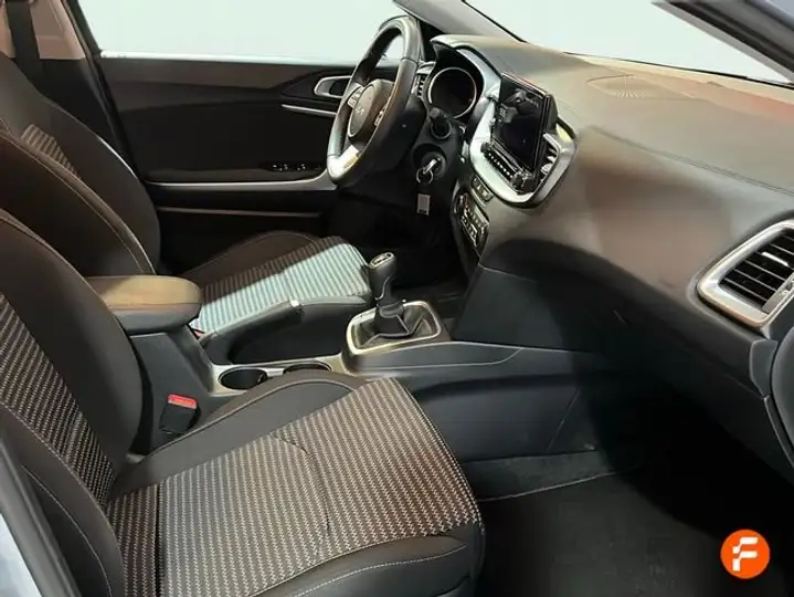 Kia XCeed 2025, foto 14