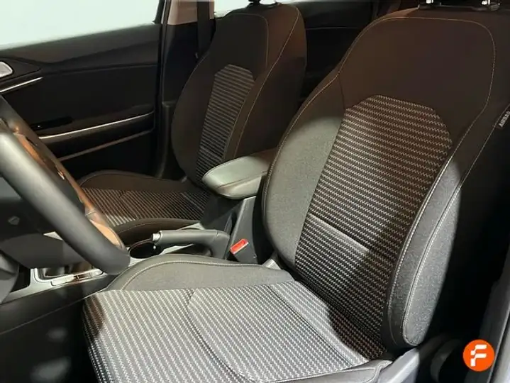 Kia XCeed 2025, foto 17