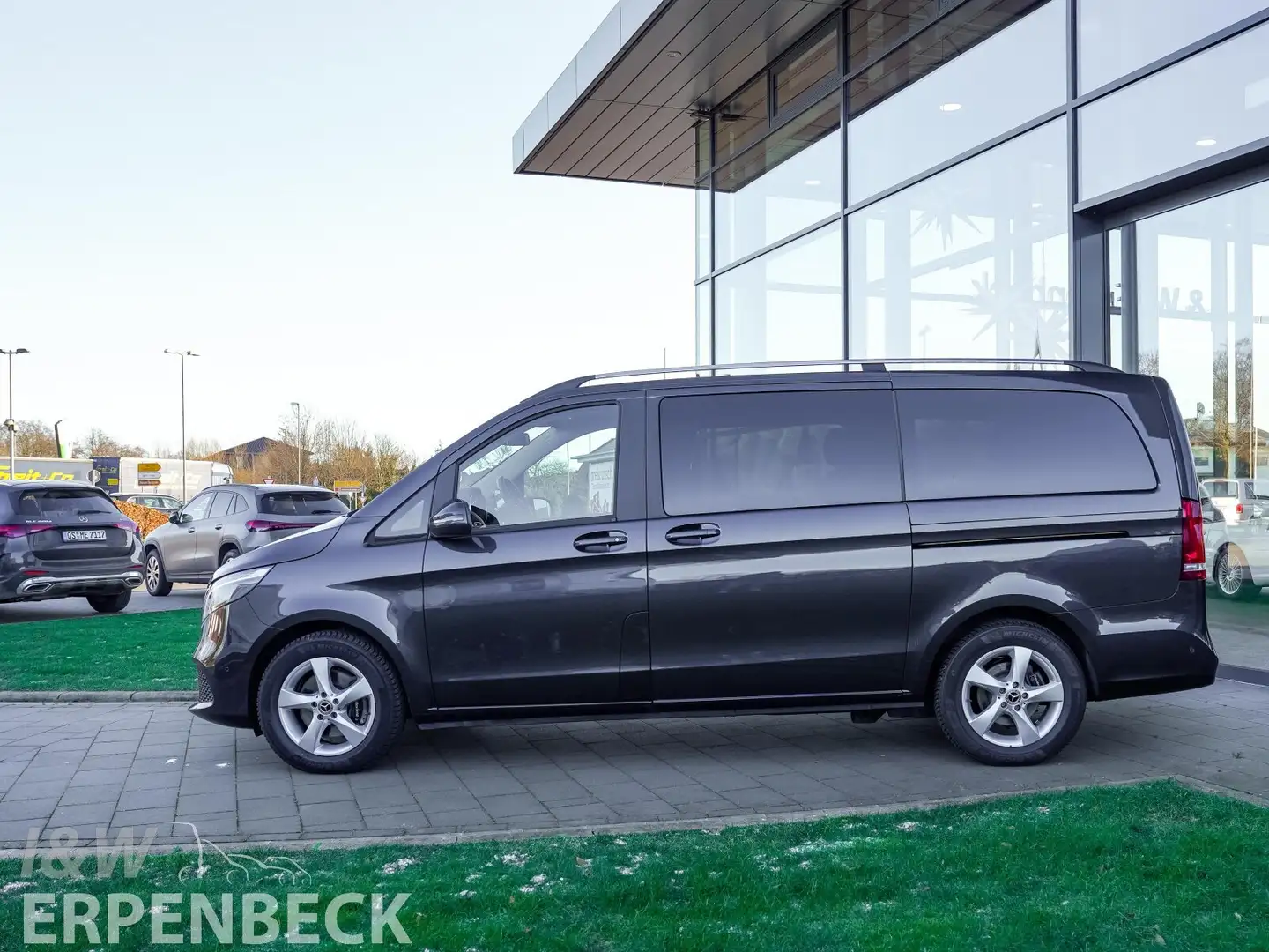 Mercedes-Benz V 300 V 300 d EDITION Lang Night Distr LED AHK Sthzg Grau - 2