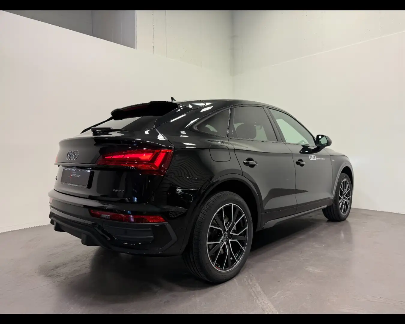 Audi Q5 SPORTBACK 50 TFSIe PHEV QUATTRO S-TRONIC S-LINE PL Zwart - 2