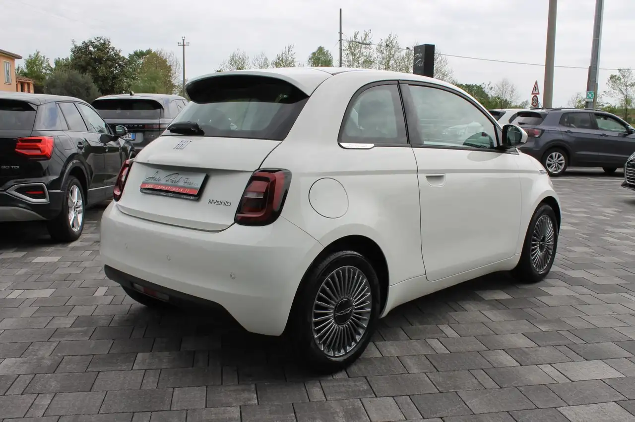 Fiat 500 Berlina Hybrid Torino 4
