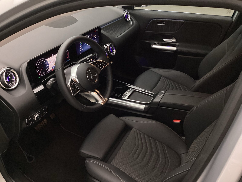 Mercedes-Benz GLA 180 GLA 180 Prog Adv Plus Multibeam Distr Spur Night — photo 9
