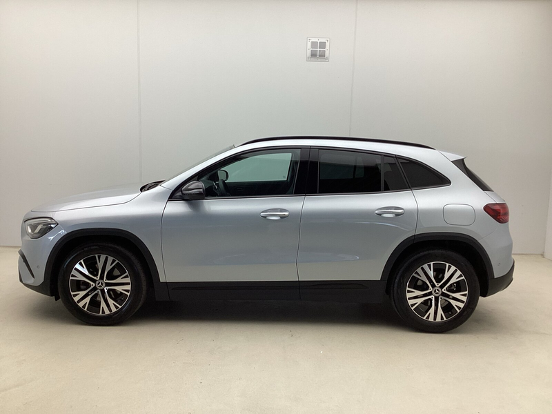 Mercedes-Benz GLA 180 GLA 180 Prog Adv Plus Multibeam Distr Spur Night — photo 7