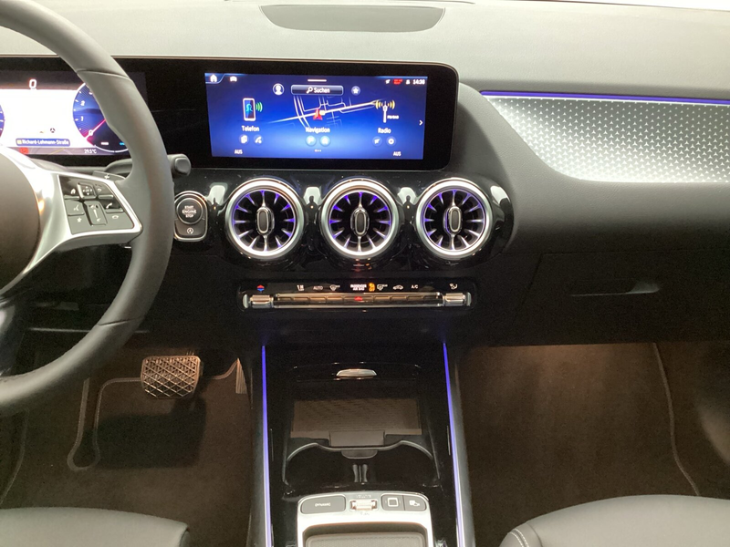 Mercedes-Benz GLA 180 GLA 180 Prog Adv Plus Multibeam Distr Spur Night — photo 15