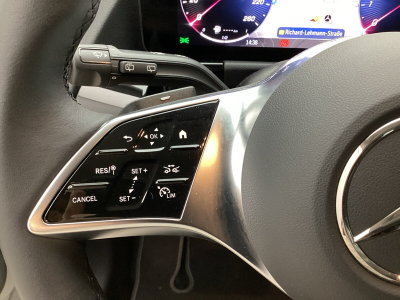 Mercedes-Benz GLA 180 GLA 180 Prog Adv Plus Multibeam Distr Spur Night — photo 14