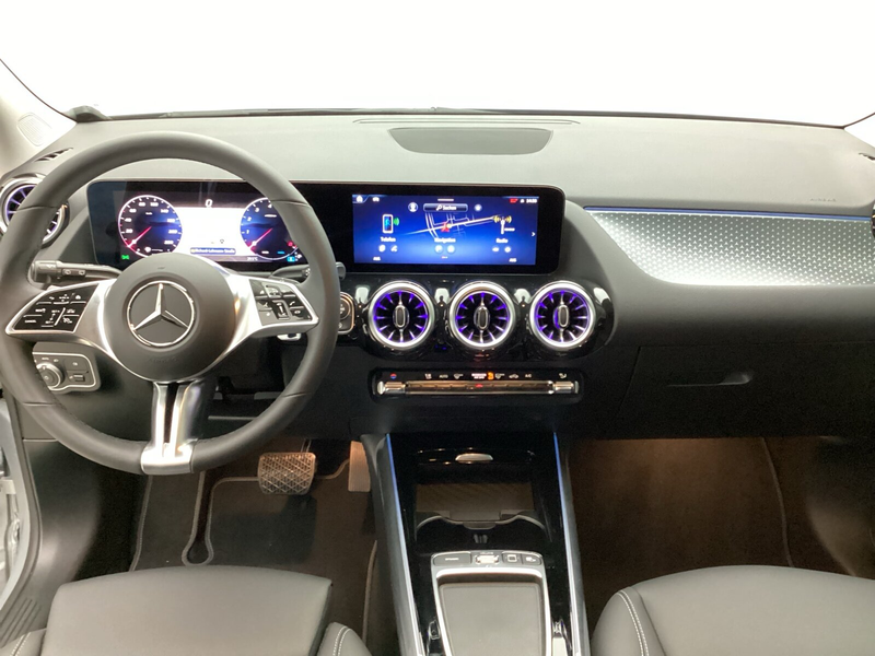 Mercedes-Benz GLA 180 GLA 180 Prog Adv Plus Multibeam Distr Spur Night — photo 11