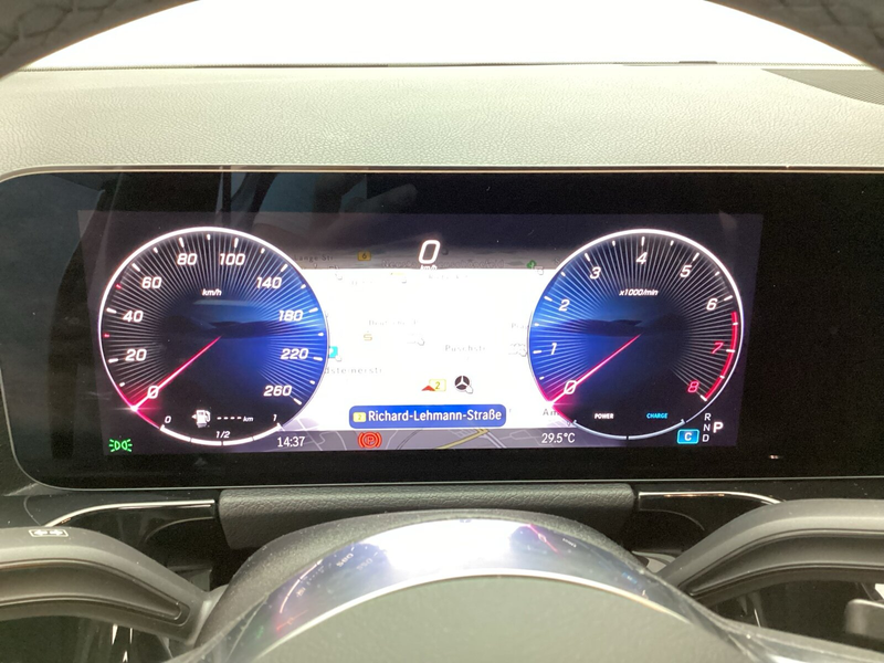 Mercedes-Benz GLA 180 GLA 180 Prog Adv Plus Multibeam Distr Spur Night — photo 12