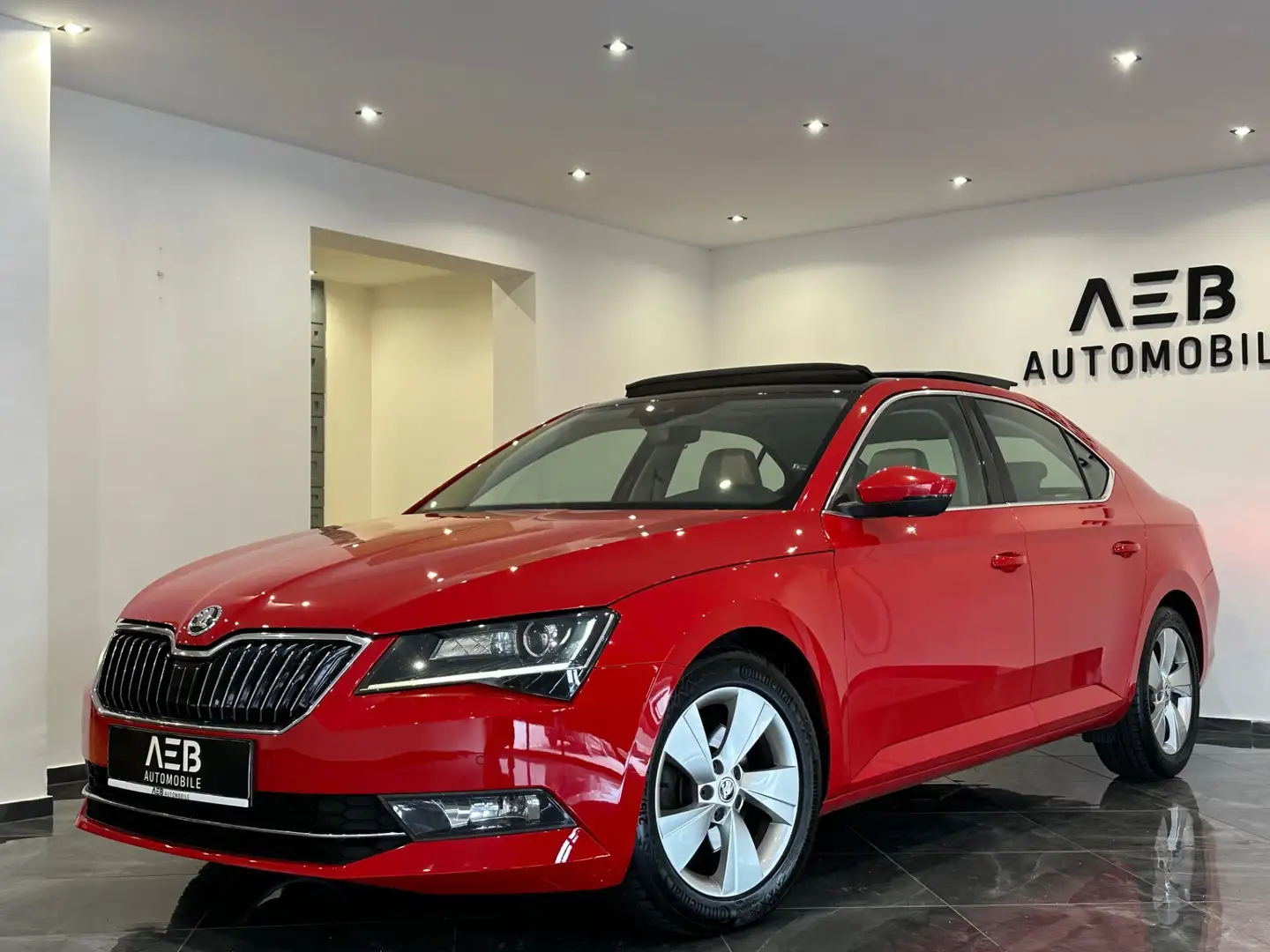 Skoda Superb 2.0 TDI Style**PANO**TEMP**SHZ**SK**UVM** Rood - 2