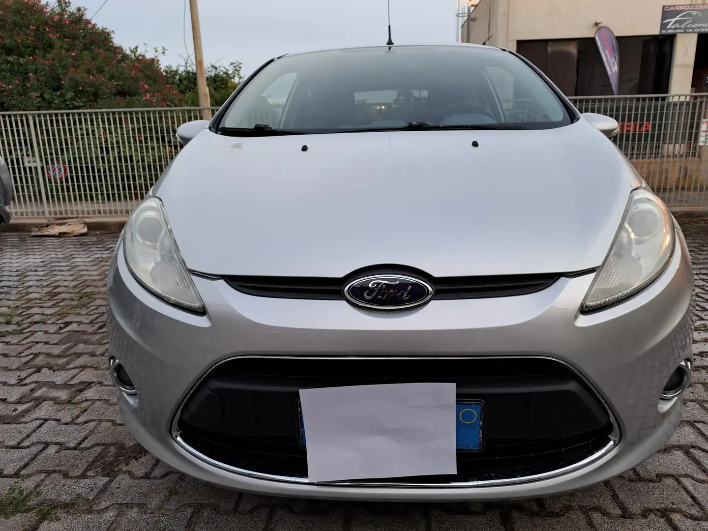 Ford Fiesta Fiesta 3p 1.2 16v Titanium 82cv Gris - 2