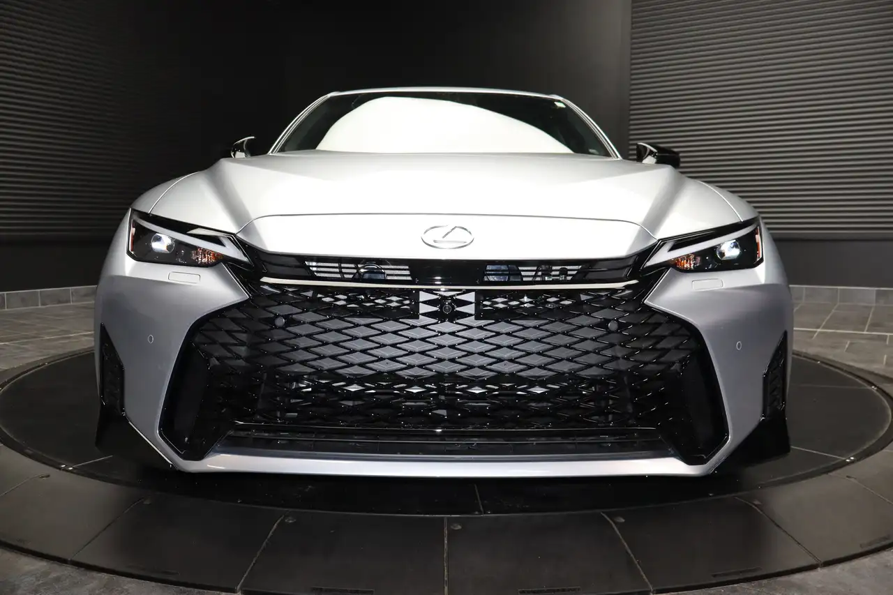 Lexus IS снимка Lexus IS