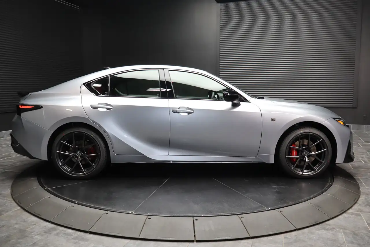 Lexus IS снимка Lexus IS