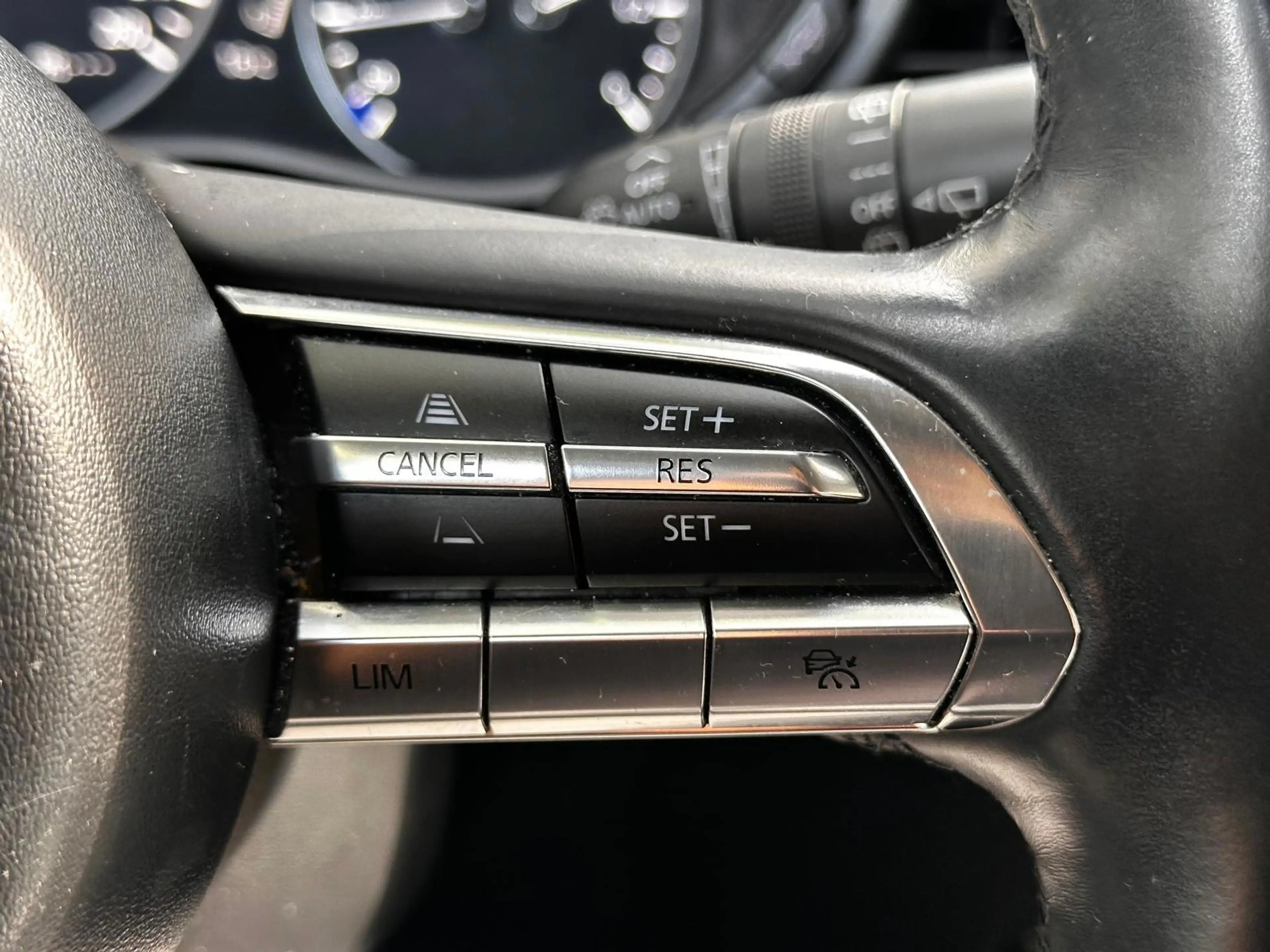 Mazda CX-30 2.0 e-SkyActiv-X M Hybrid Comfort — photo 11
