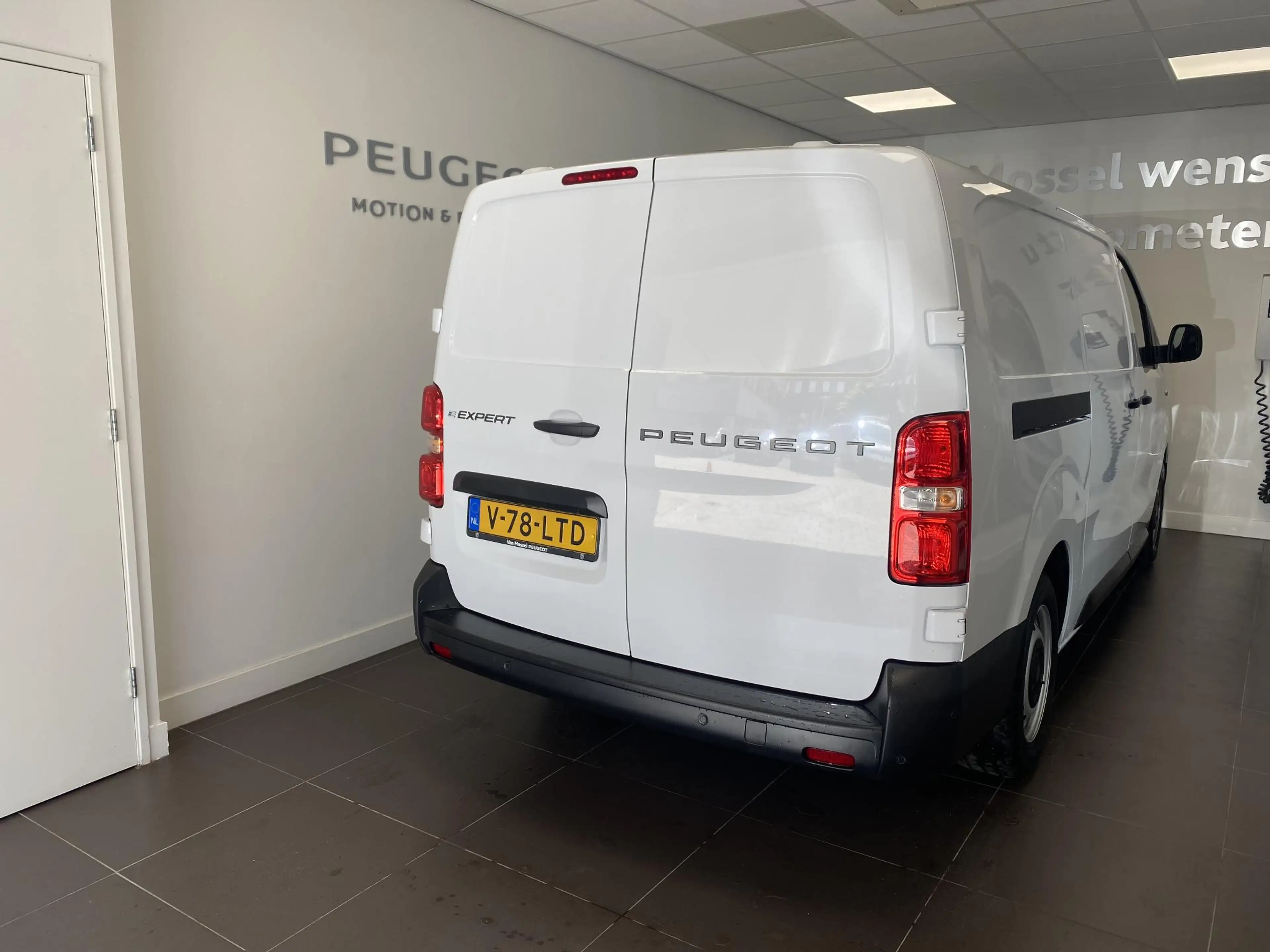 Peugeot e-Expert EV L2 75 kWh | Navigatie | dodehoek detectie | cru — photo 3