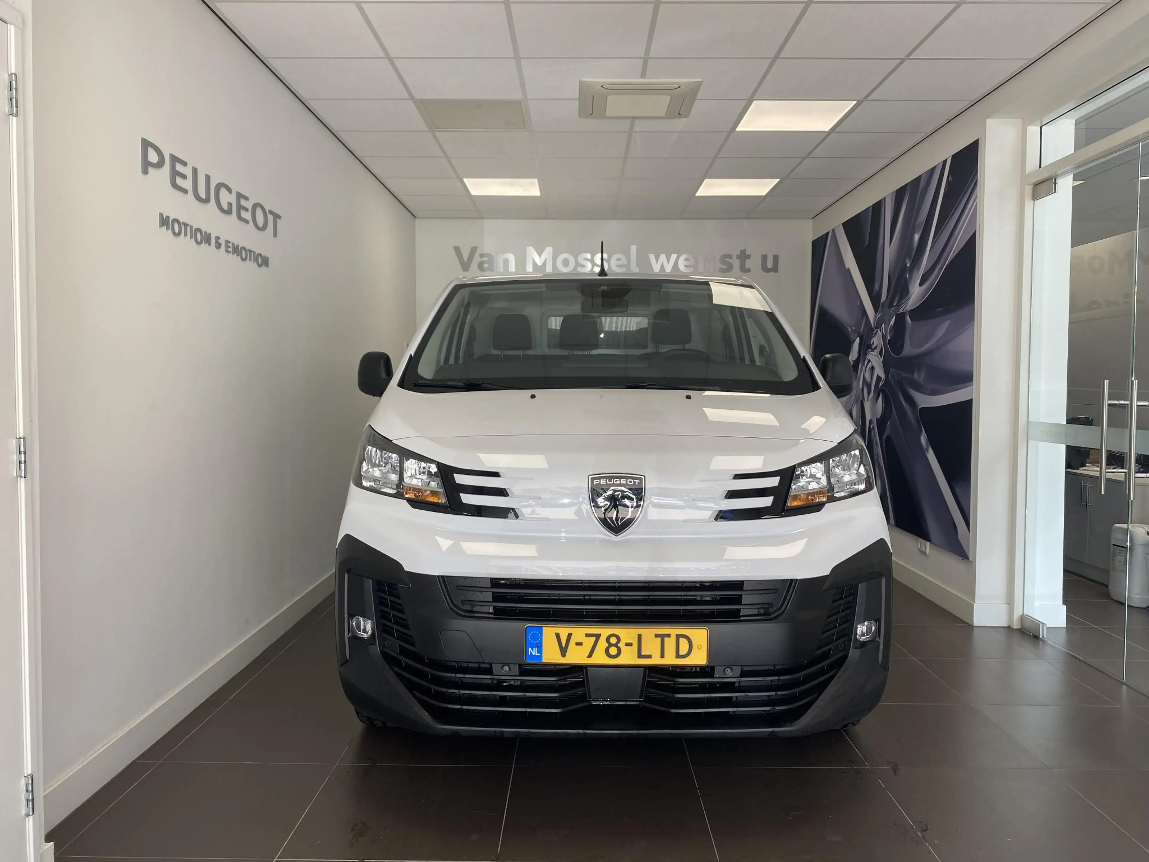 Peugeot e-Expert EV L2 75 kWh | Navigatie | dodehoek detectie | cru — photo 2