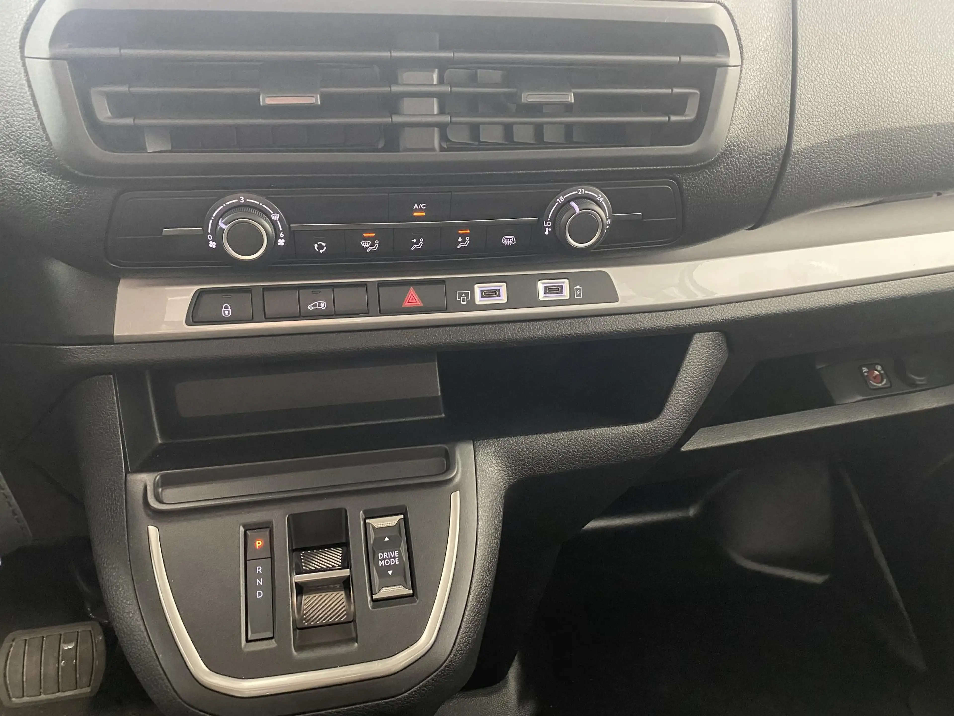 Peugeot e-Expert EV L2 75 kWh | Navigatie | dodehoek detectie | cru — photo 10