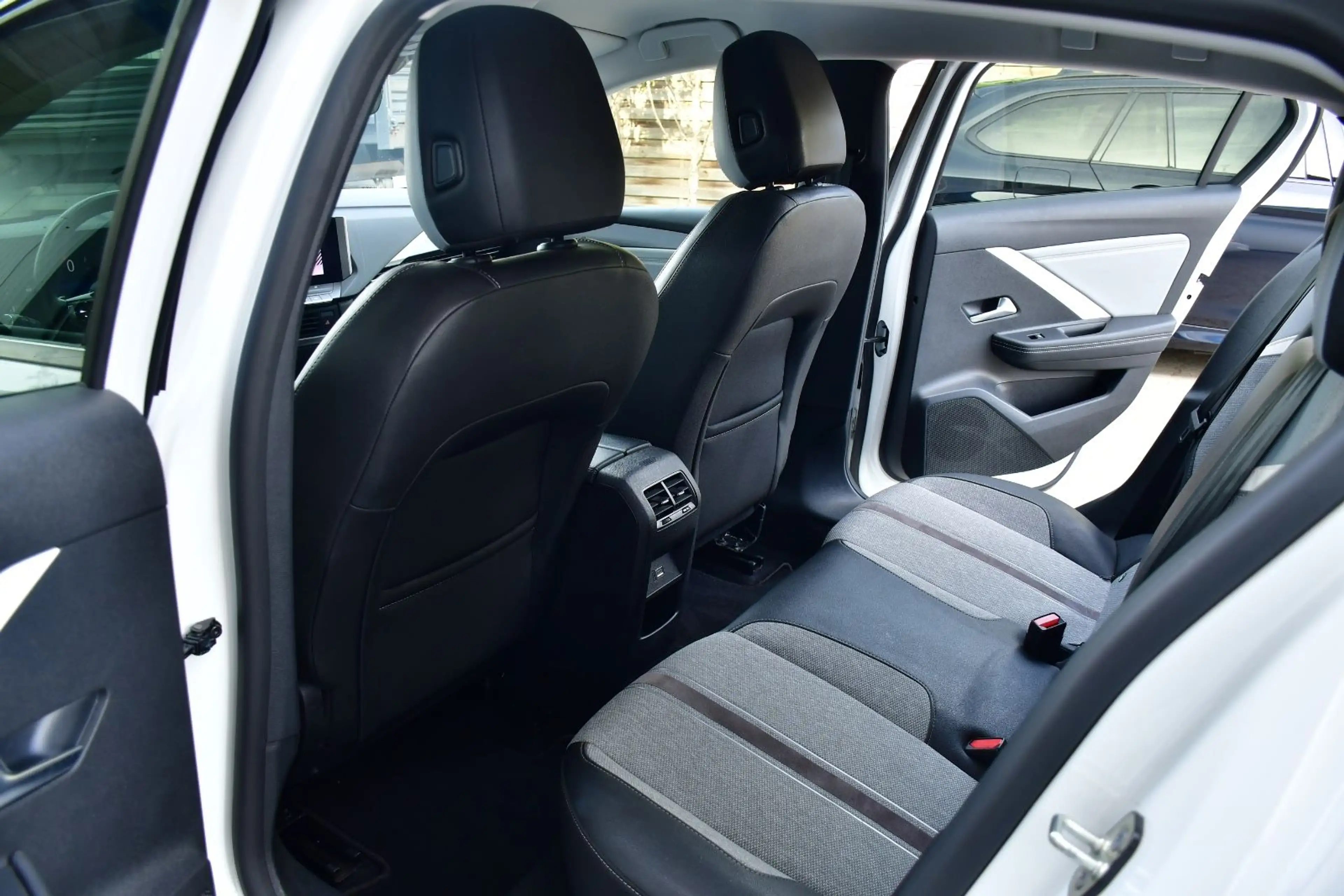 Opel Astra L 1.5  Lim. 5-trg. Elegance IntelliDrive — photo 14