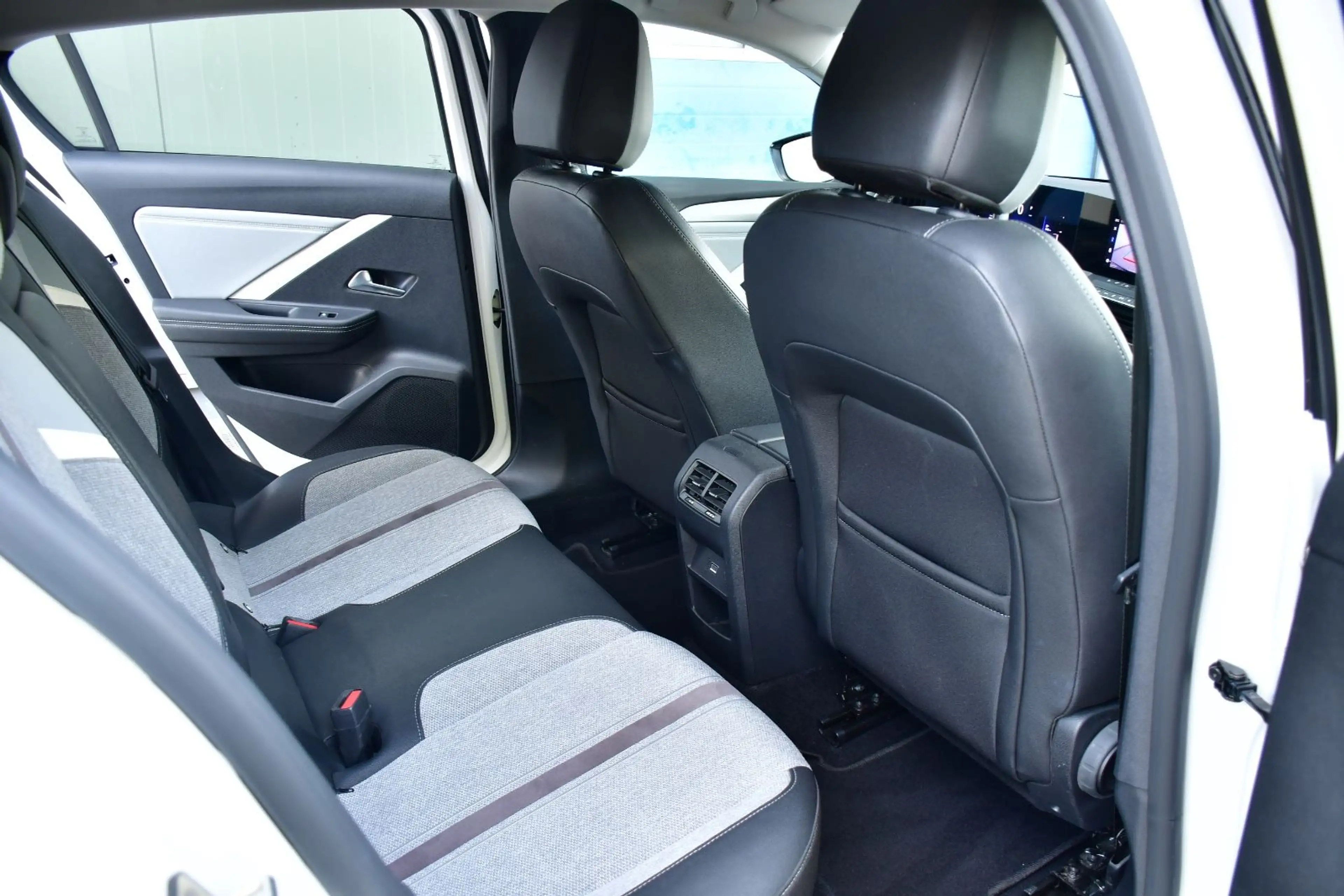 Opel Astra L 1.5  Lim. 5-trg. Elegance IntelliDrive — photo 15