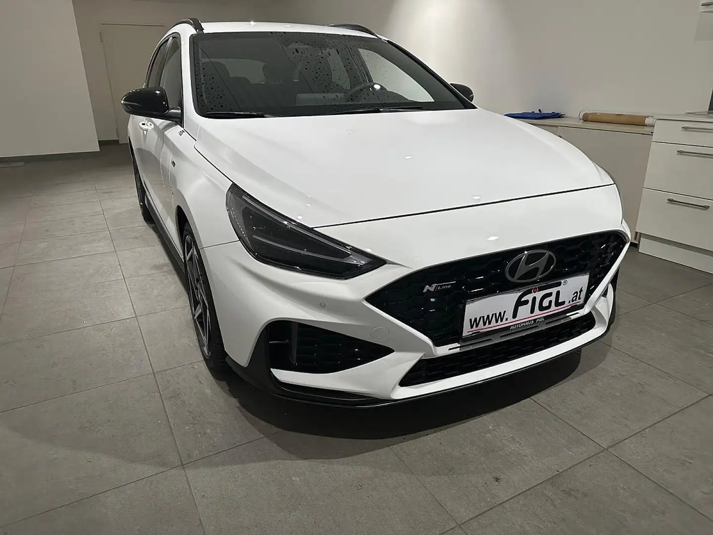 Hyundai i30 Kombi 1,5 TGDI 48V N-Line DCT Weiß - 2