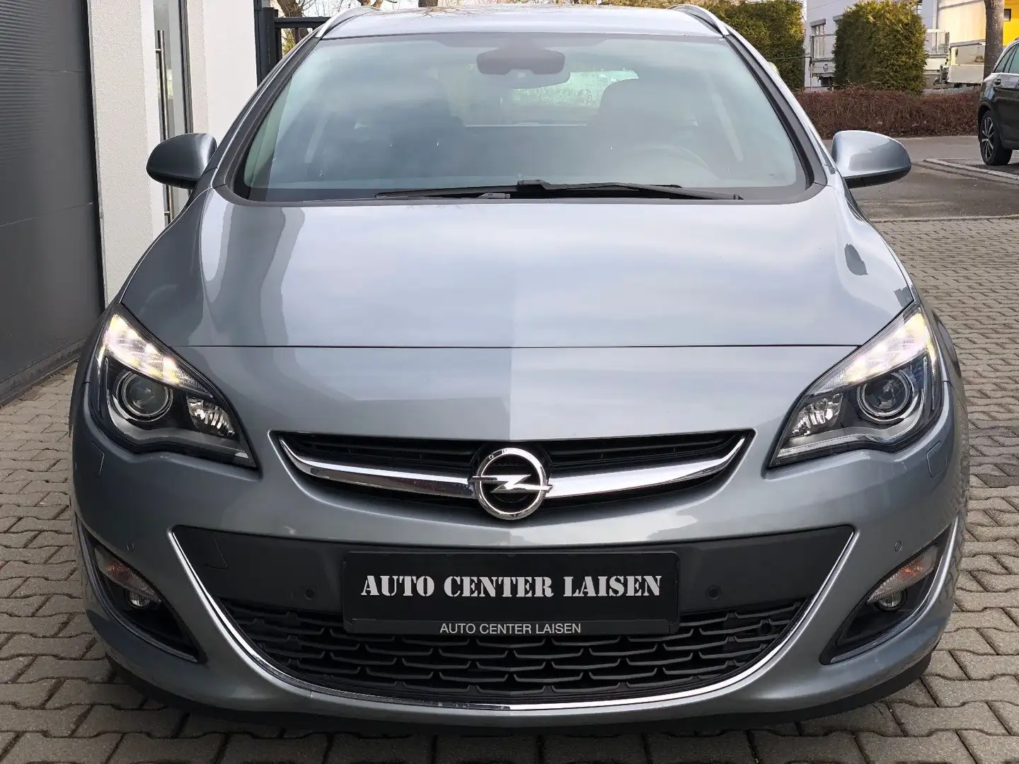 Opel Astra J Sports Tourer Navi Bi-Xenon SHZ LED AHK Silber - 2