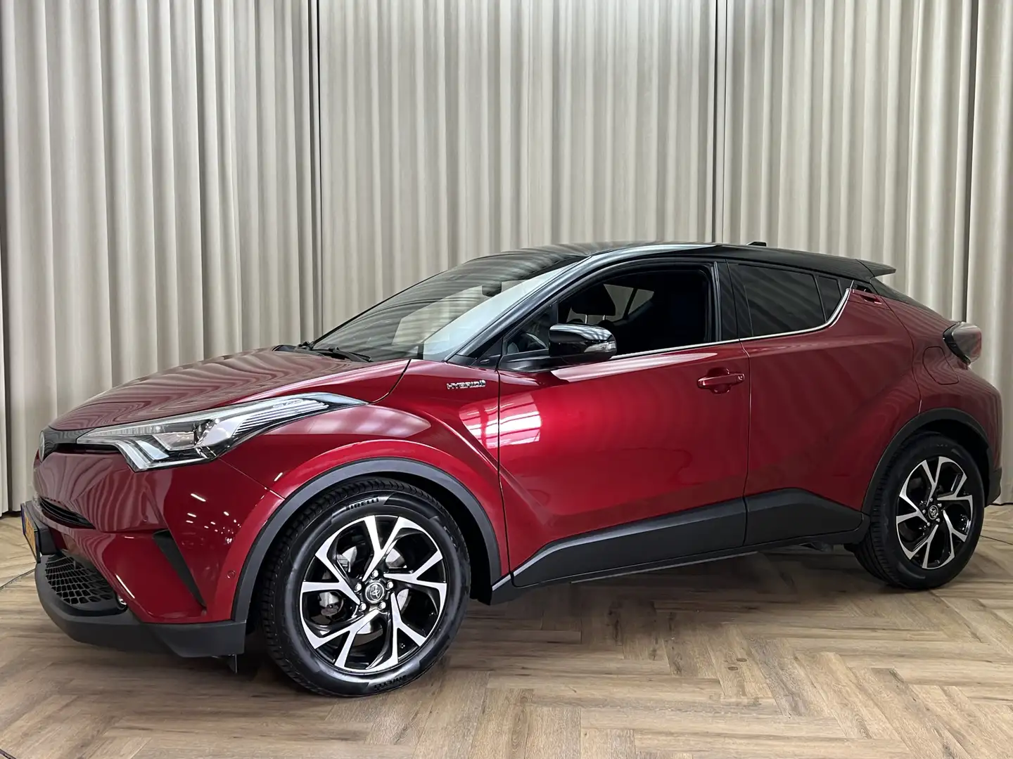 Toyota C-HR 1.8 Hybrid Style Adaptive *JBL Premium* Camera / P Kırmızı - 2