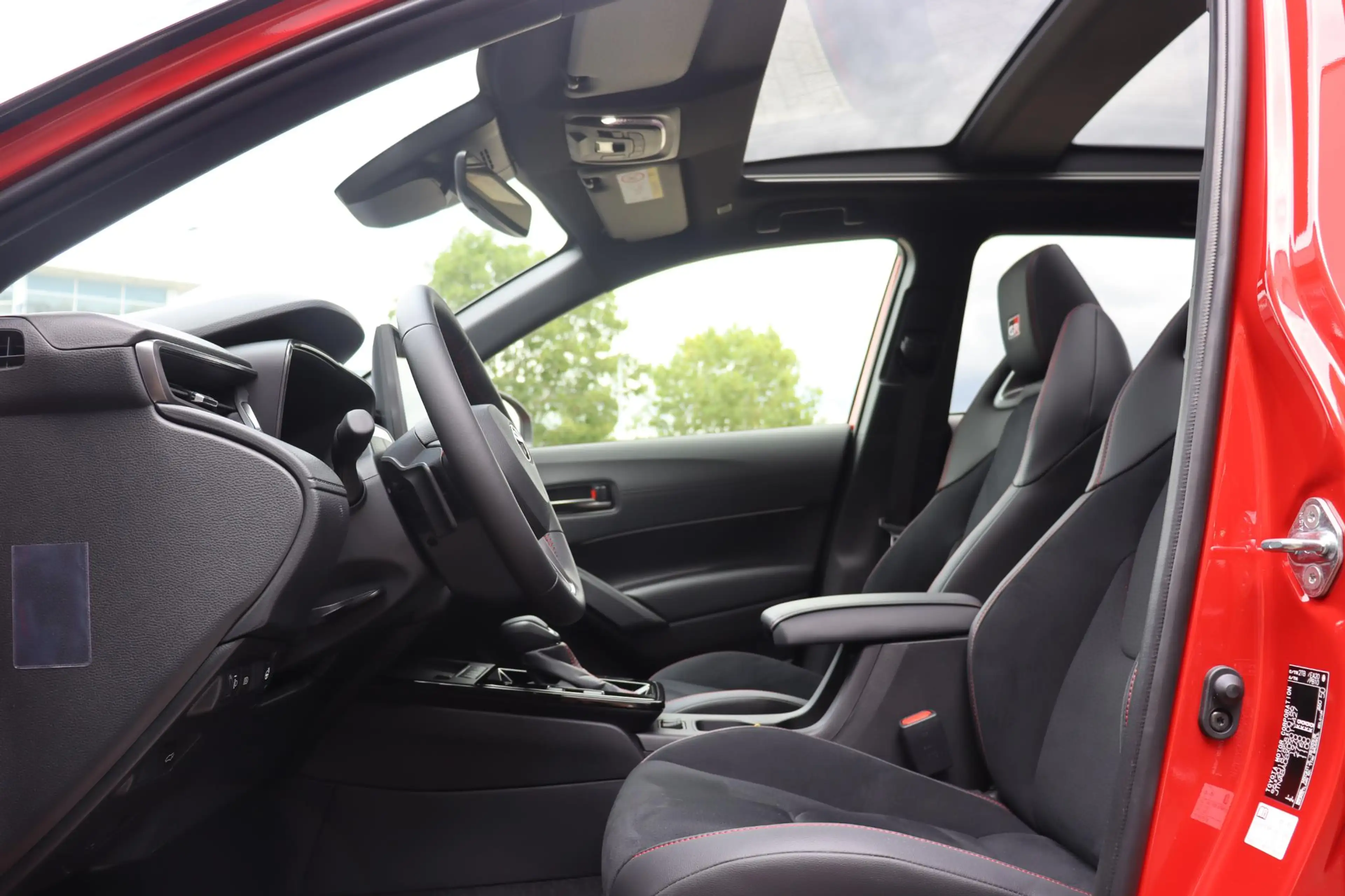 Toyota Corolla Cross Hybrid 180 GR Sport, VERWACHT, Panoramisch dak, Ni — photo 14