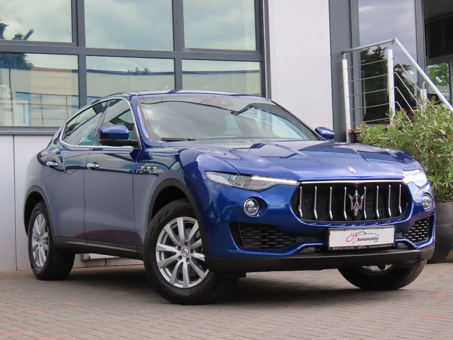 Maserati Levante Q4 3.0 V6 Autom. 360° Kamera Panorama Blau - 1