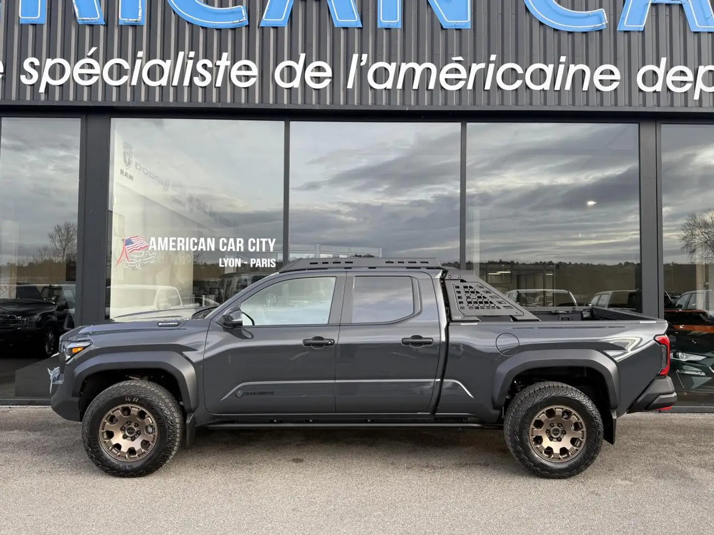 Toyota Tacoma 4X4 Double Cab Hybrid Trailhunter Grau - 2