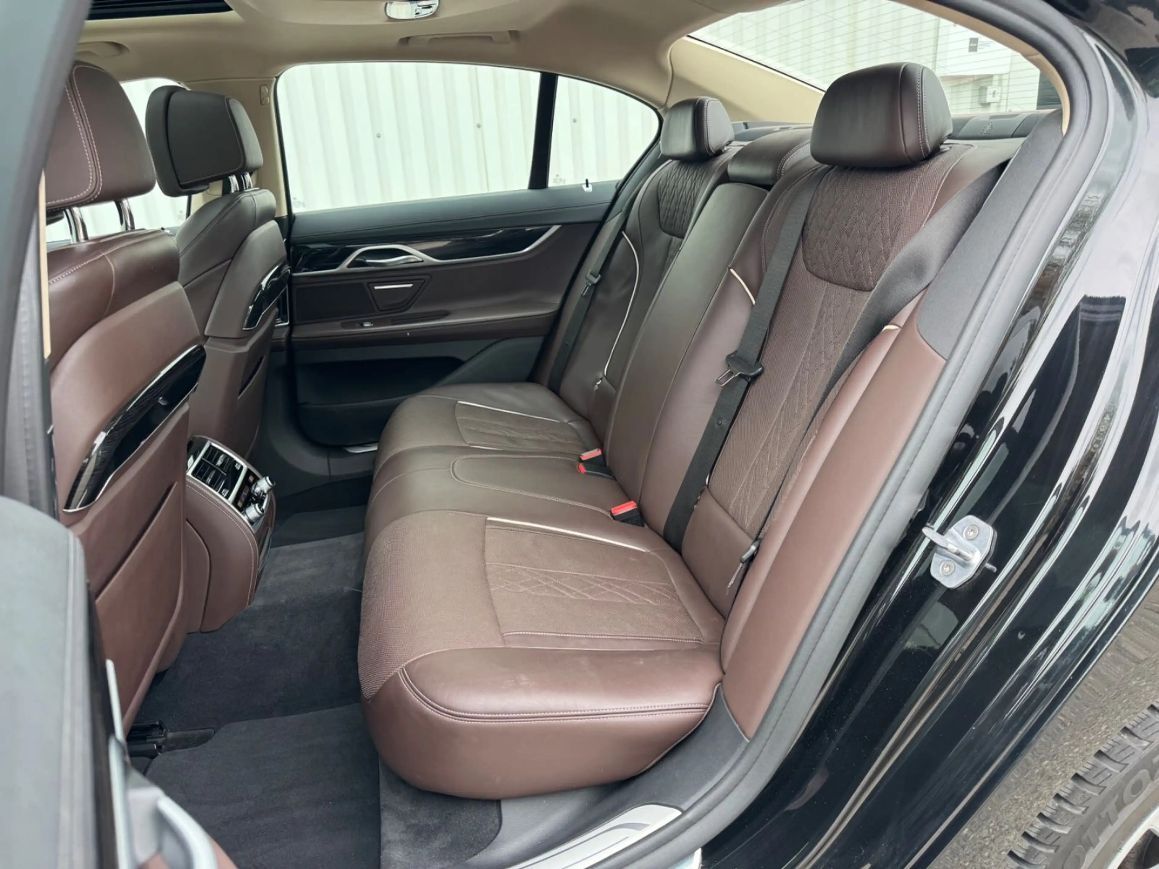 BMW 740 d xDrive*HUD*Soft Close*Massage*360 Kamera* — photo 21