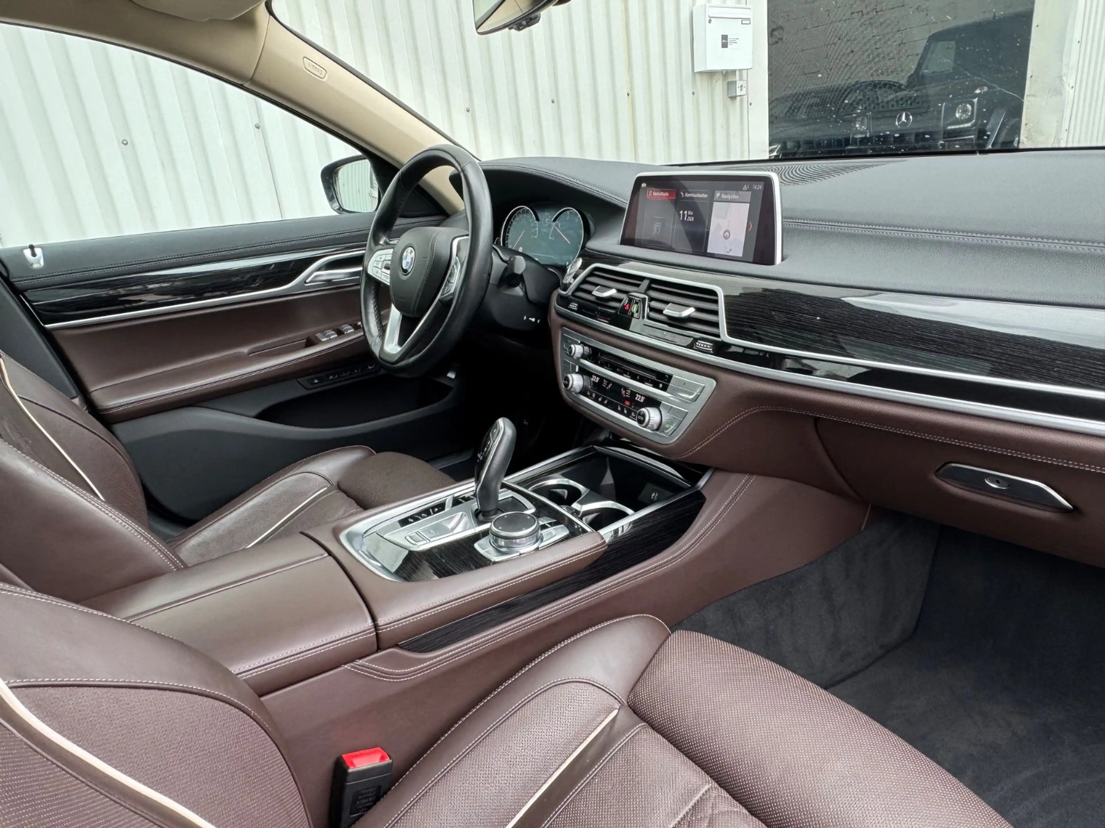 BMW 740 d xDrive*HUD*Soft Close*Massage*360 Kamera* — photo 29