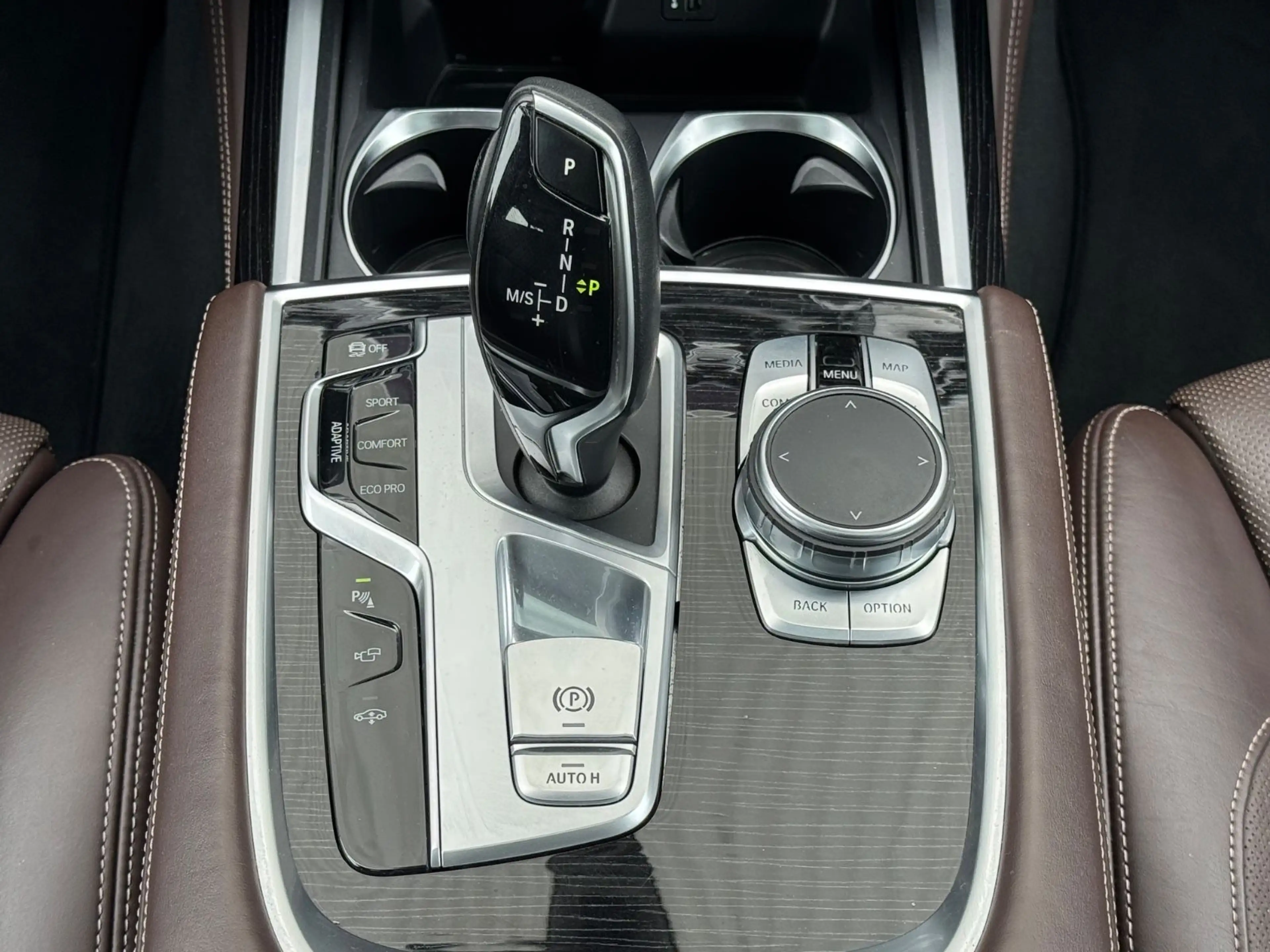 BMW 740 d xDrive*HUD*Soft Close*Massage*360 Kamera* — photo 15