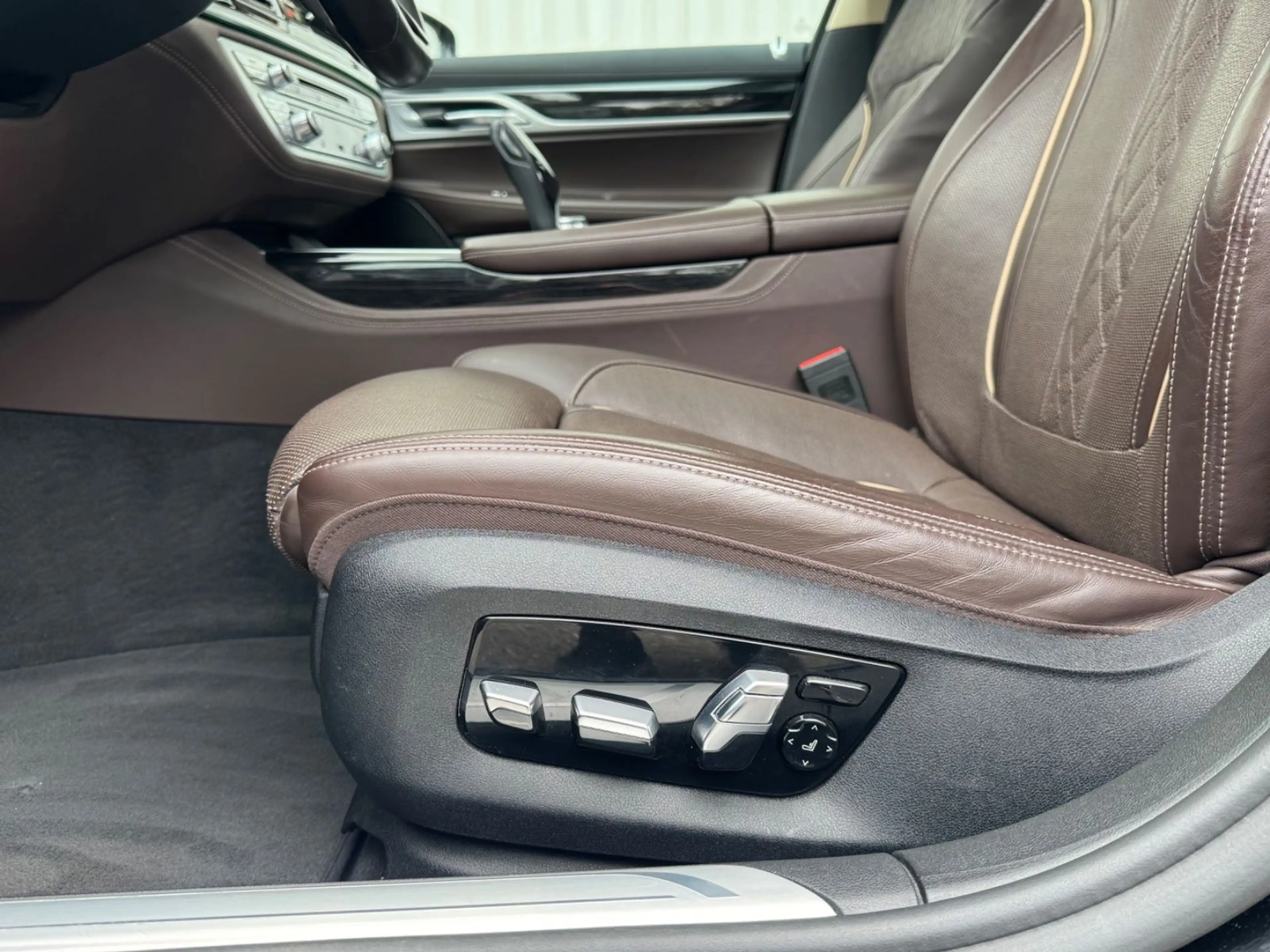 BMW 740 d xDrive*HUD*Soft Close*Massage*360 Kamera* — photo 7