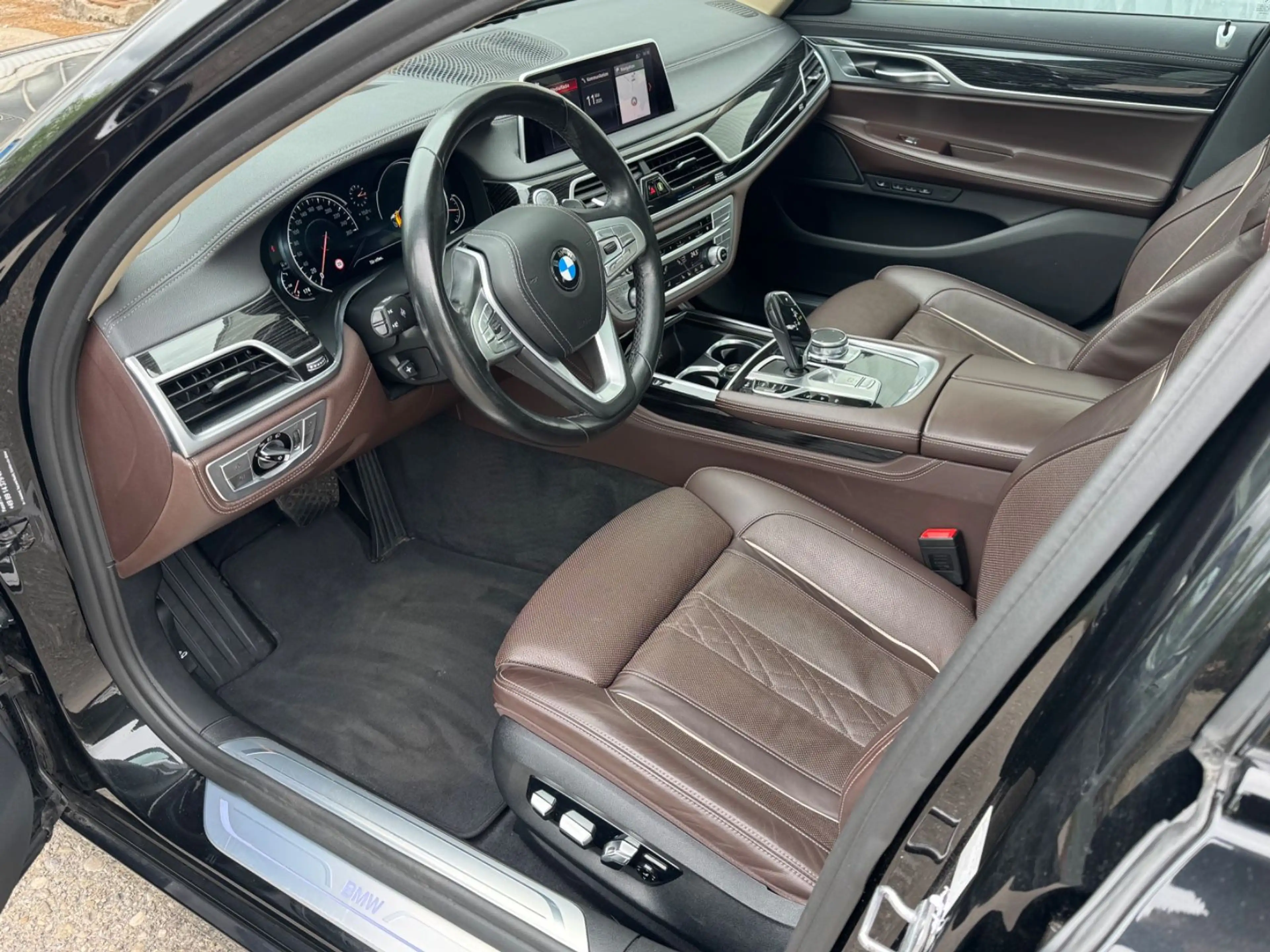 BMW 740 d xDrive*HUD*Soft Close*Massage*360 Kamera* — photo 5