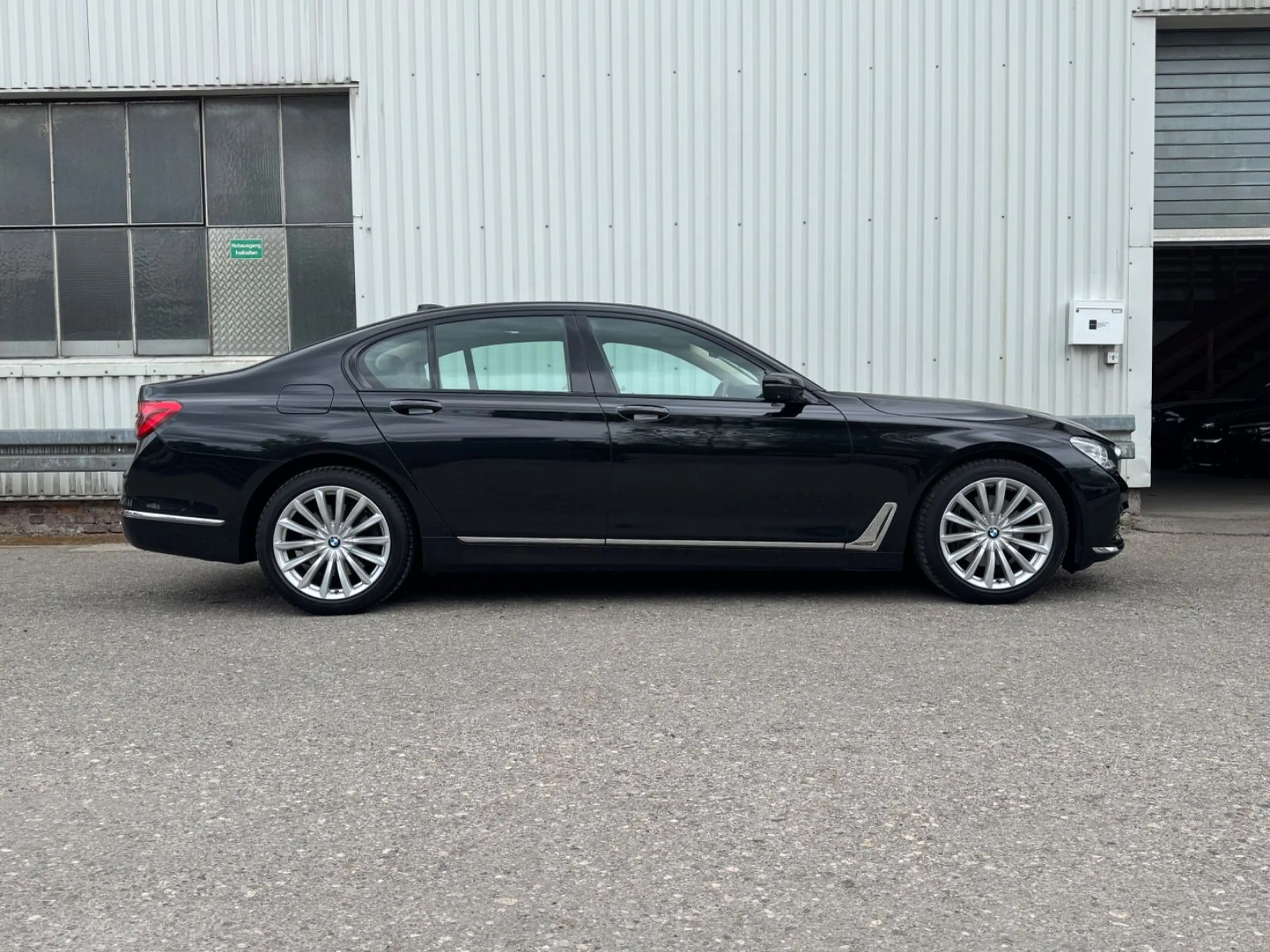 BMW 740 d xDrive*HUD*Soft Close*Massage*360 Kamera* — photo 25